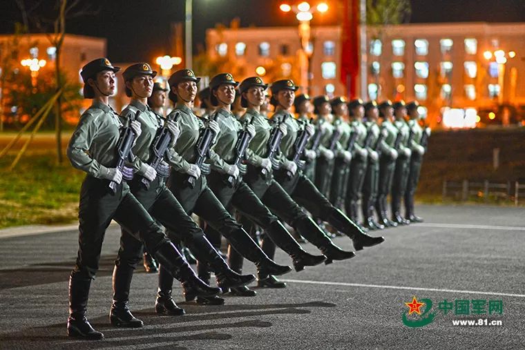 阅兵彩排陆军方队片段视频，展现国家力量与荣耀，阅兵彩排陆军方队视频展现国家力量与荣耀风采