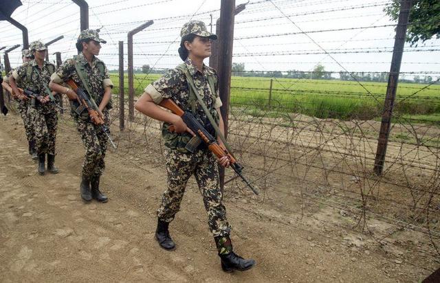 中国女兵照片与迷彩卡通图片的魅力，中国女兵照片与迷彩卡通图片的魅力展现