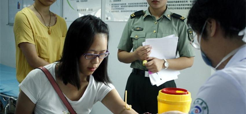 征兵体检女兵，新时代下的机遇与挑战，新时代女兵征兵体检，机遇与挑战并存