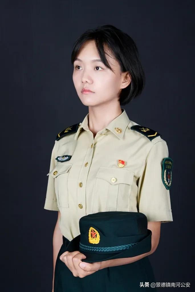 中国女兵，单人高清图片的魅力与力量，中国女兵，单人高清图片展现魅力与力量