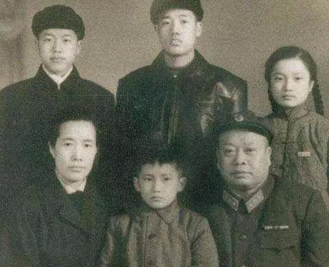 沈阳舰舰长，领航新时代的海军英雄，沈阳舰舰长领航新时代的海军传奇