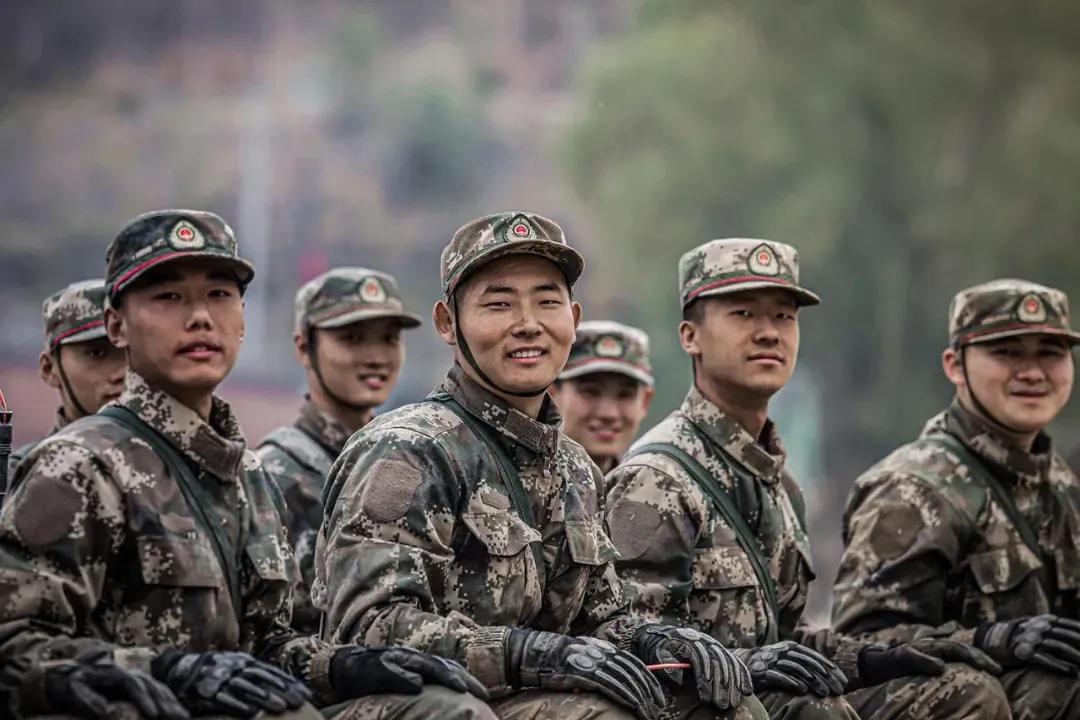 武警与解放军作训服，功能与设计的完美结合，武警与解放军作训服，功能设计与实战完美融合