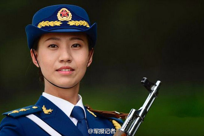 中国女兵方队领队，展现新时代女性的风采与力量，中国女兵方队领队展现新时代巾帼风采与力量
