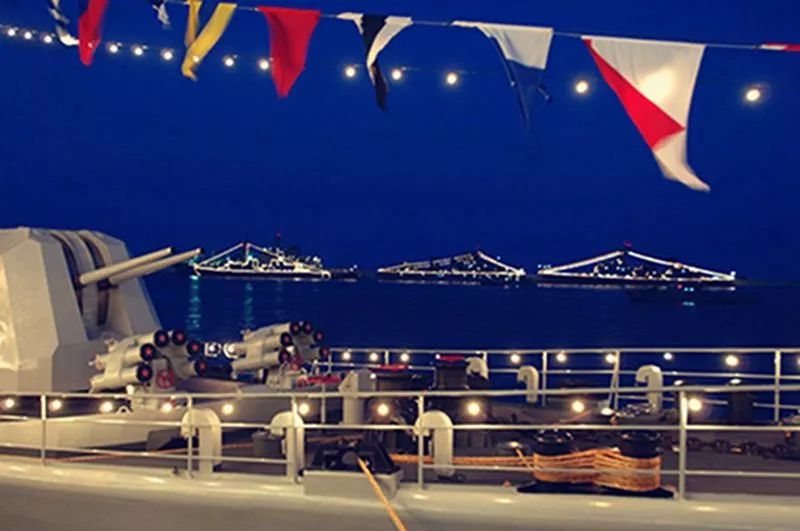 台湾海峡军舰照明灯，守护安宁的夜间灯塔，台湾海峡军舰照明灯，守护安宁的夜间灯塔之光