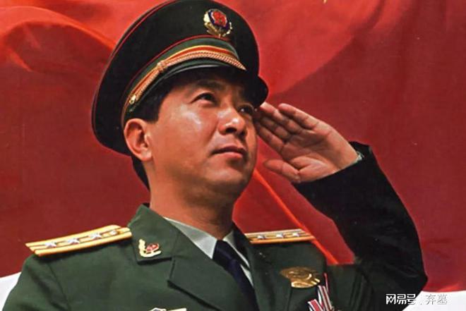 独臂将军丁晓兵，英勇无畏的传奇人生，独臂将军丁晓兵，英勇无畏的传奇人生之路
