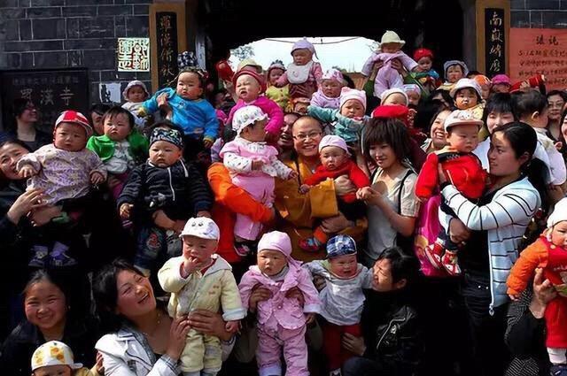 今天发条微博，致敬新生的汶川，汶川新生，致敬勇气——微博记录