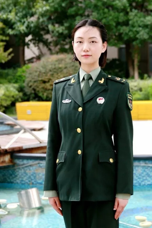 最美女兵退伍，荣耀与未来的交织，最美女兵退伍，荣耀与未来的碰撞