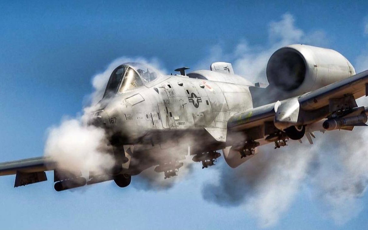 A-10攻击机的威力，空中力量的重要支柱，A-10攻击机，空中力量的重要支柱之威力展示