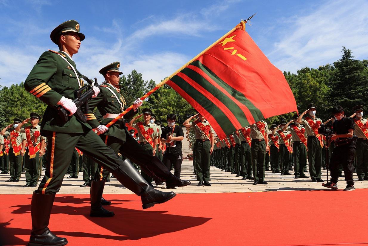 武警部队士官礼服图片，展现荣耀与威严的象征，武警士官礼服风采，荣耀与威严的象征图片展示