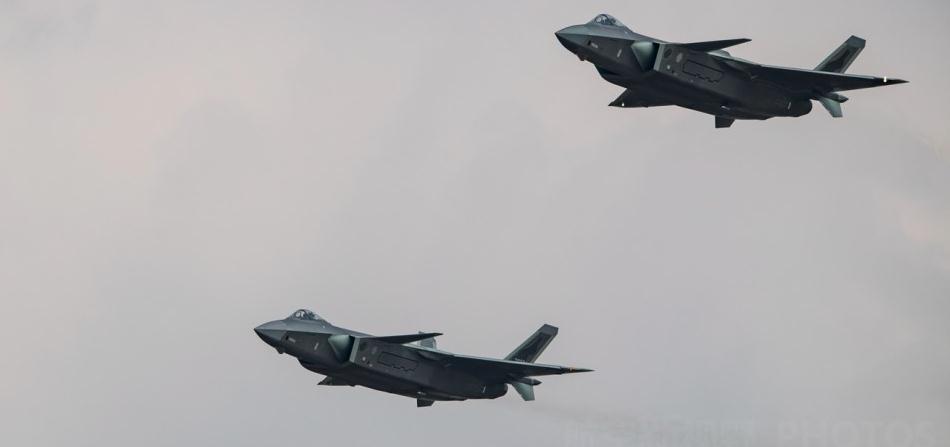 中国空军装备的第四代隐形战斗机，引领新时代空中力量的先锋，中国第四代隐形战斗机引领空中力量新时代先锋