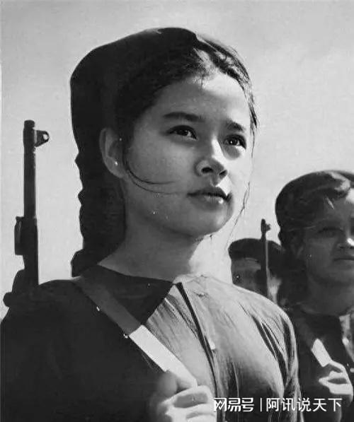 被越南女兵掠走的中国战士，一段复杂的历史回忆，越南女兵与中国战士的复杂历史纠葛