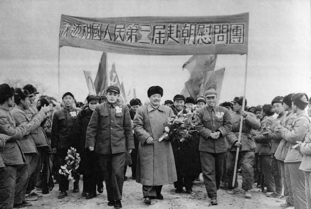 长津湖电影中中美军装备对比研究，长津湖电影中的中美军装备对比分析