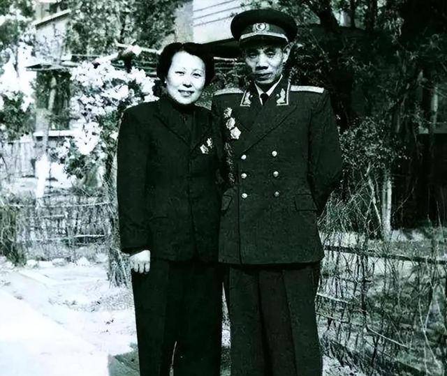 丁晓军将军的妻子简介，丁晓军将军妻子简介