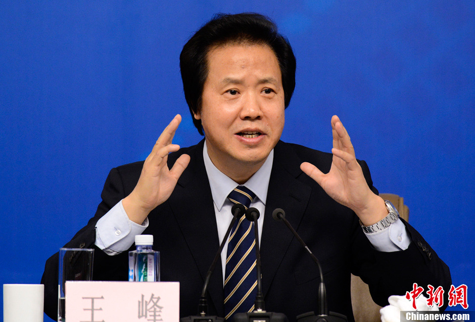 中央新闻聚焦莘县王峰，一位基层英雄的奋斗与担当，中央新闻关注莘县王峰，基层英雄的奋斗与担当