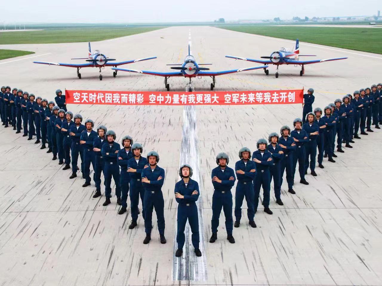 中国空军航空大学的地位，培养精英，捍卫蓝天，中国空军航空大学，精英培育基地，蓝天守护先锋