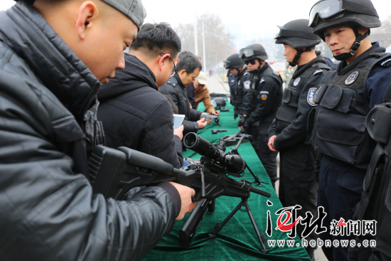 高精狙的重量，揭示真实数据背后的故事，高精狙重量揭秘，数据背后的真实故事