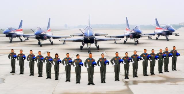 中国空军图片中的男性力量，中国空军图片展现男性力量风采