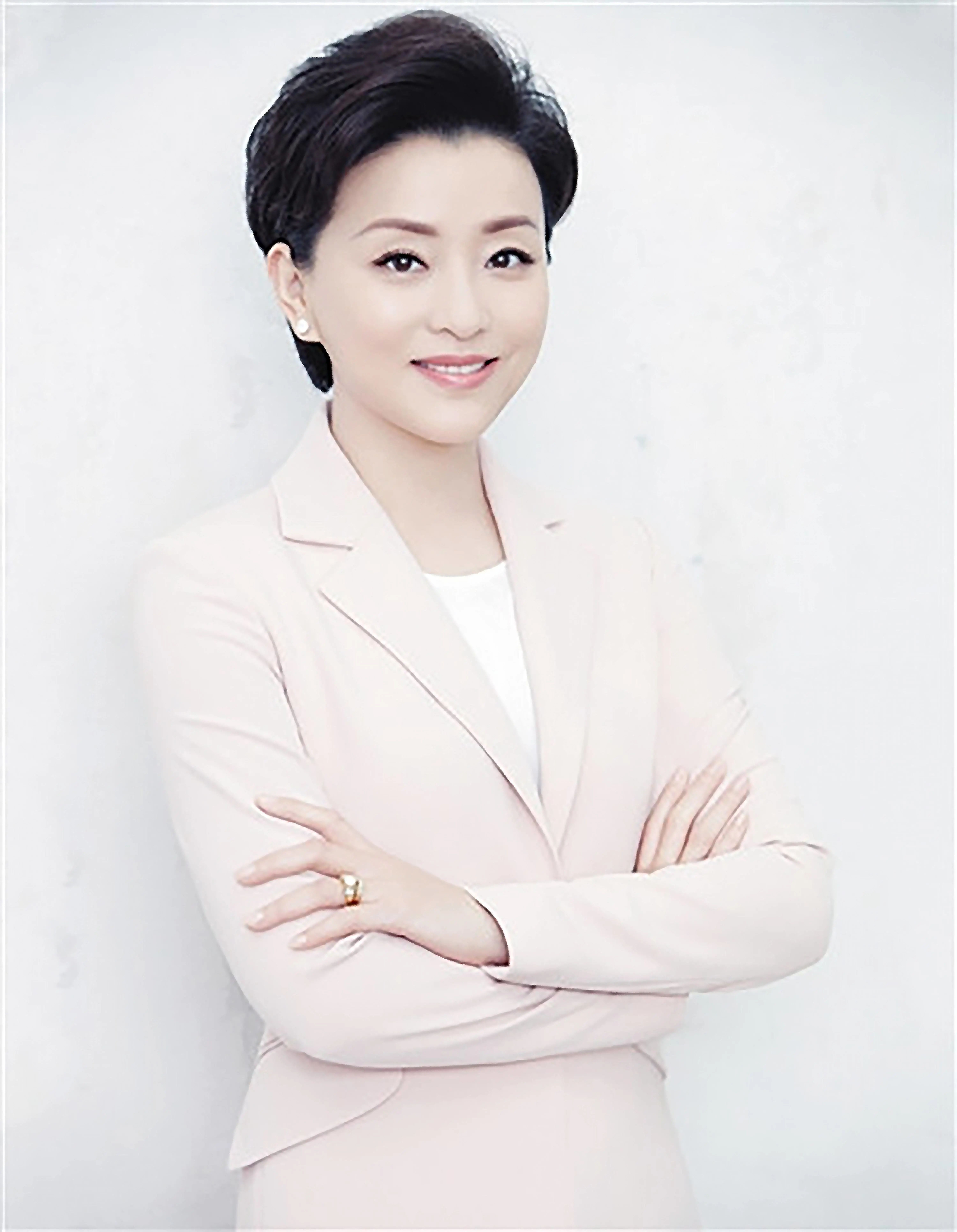 中央新闻女主持人照片和名单，见证时代变迁的亮丽风景线，中央新闻女主持人，时代变迁中的亮丽风景线与名单披露