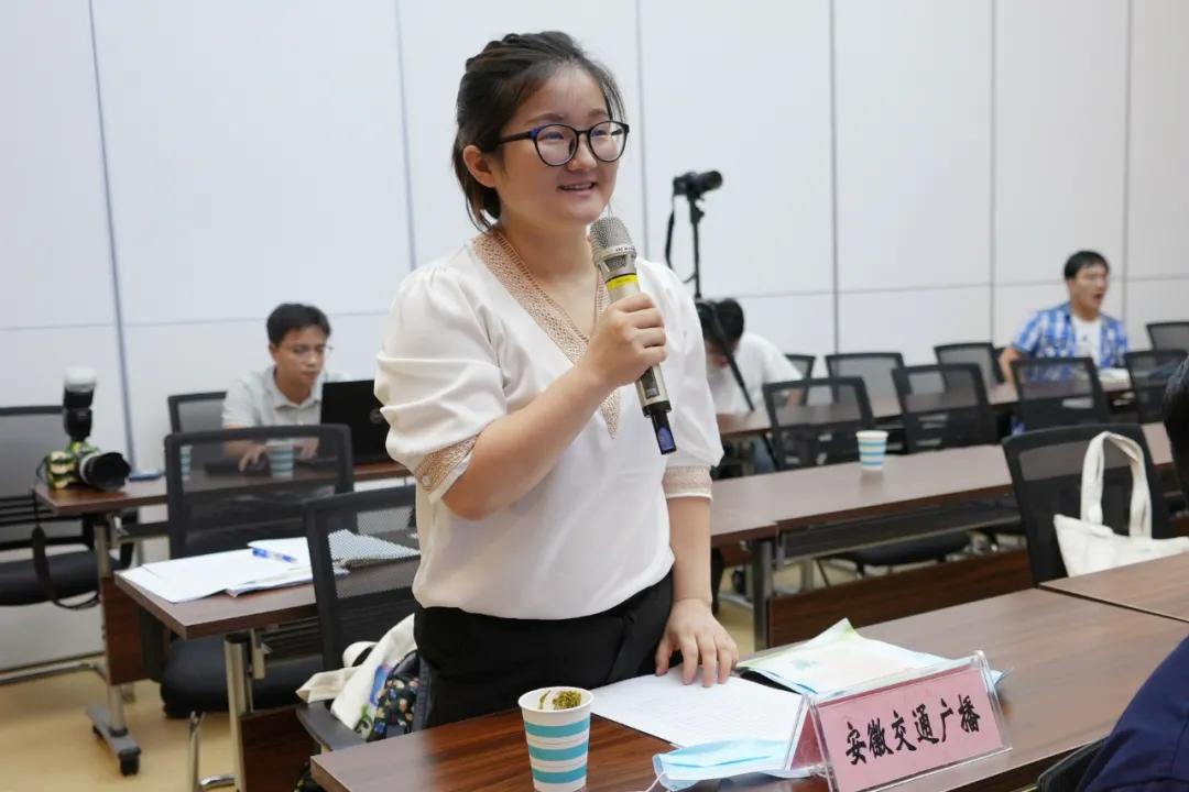 新闻发布会答记者问，揭示真相与展望未来，新闻发布会揭秘真相，展望未来发展