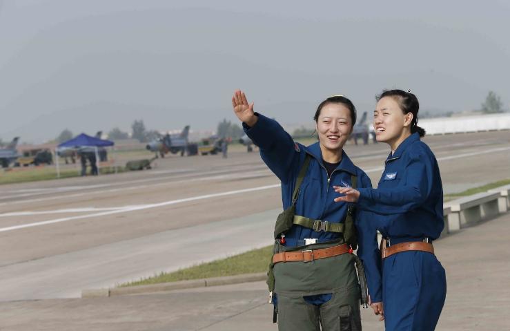 中国歼击机女飞行员现役，突破天际的英勇巾帼，突破天际的英勇巾帼，中国歼击机女飞行员现役纪实