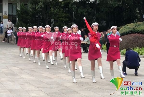解放军仪仗队小姐姐的风采，解放军仪仗队小姐姐风采展示