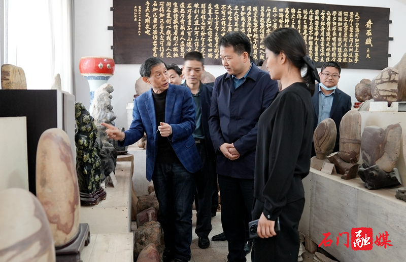 丁克刚，一位引领时代的杰出人物，丁克刚，时代引领者的杰出风采
