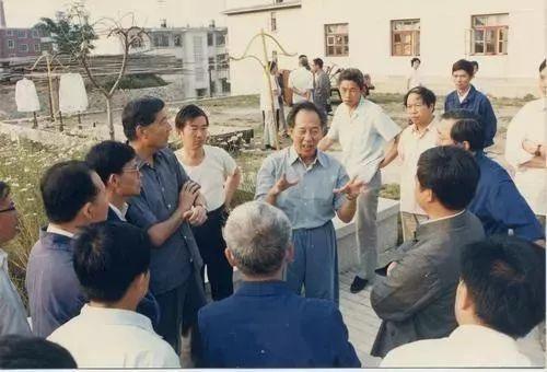 美军舰追踪在美本土附近的俄核潜艇，一场无声的海洋较量，美军舰追踪俄核潜艇，无声的海洋较量揭秘