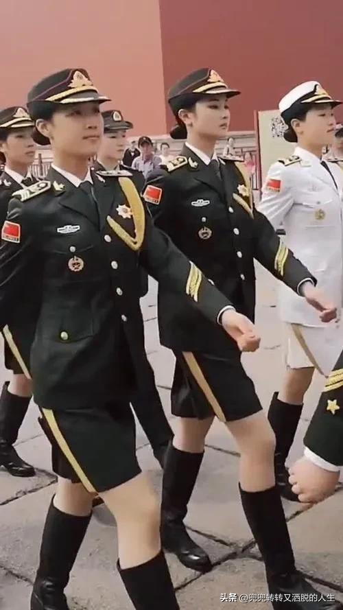 人民解放军仪仗队女兵正面照，荣耀与力量的象征，人民解放军仪仗队女兵，荣耀与力量的正面展现