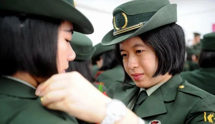 女兵队长程诚，军旅生涯的荣耀与未来，女兵队长程诚，军旅生涯的辉煌与前景展望