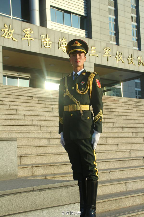 三军仪仗队中的英勇身影——孙国祥与海一岛战役的荣耀篇章，孙国祥，三军仪仗队中的英勇身影与海岛战役的荣耀篇章