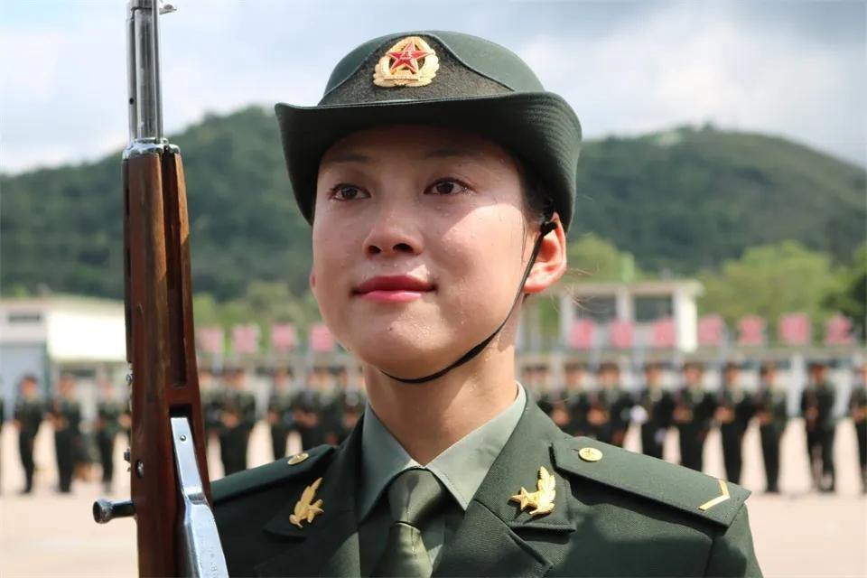驻香港部队女子仪仗队，展现巾帼英雄风采的荣耀之师，驻香港部队女子仪仗队，荣耀之师展现巾帼英雄风采