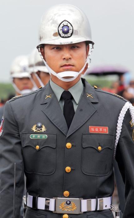 三军仪仗队视频行军礼，荣耀与责任的体现，三军仪仗队行军礼，荣耀与责任的展现