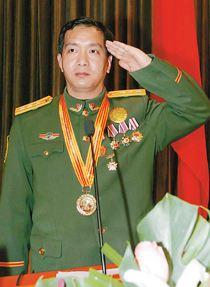 独臂英雄的伴侣，丁晓兵妻子的坚韧与奉献，独臂英雄的伴侣，丁晓兵妻子的坚韧与无悔奉献