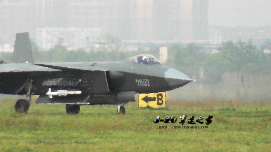 全新歼-20将批量交付，中国空军战略转型的重要里程碑，中国空军战略转型里程碑，全新歼-20批量交付在即