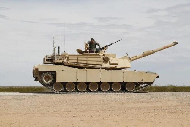 M1A2艾布拉姆斯乘员，现代战争中的精英战士，M1A2艾布拉姆斯乘员，现代战争精英战士的典范
