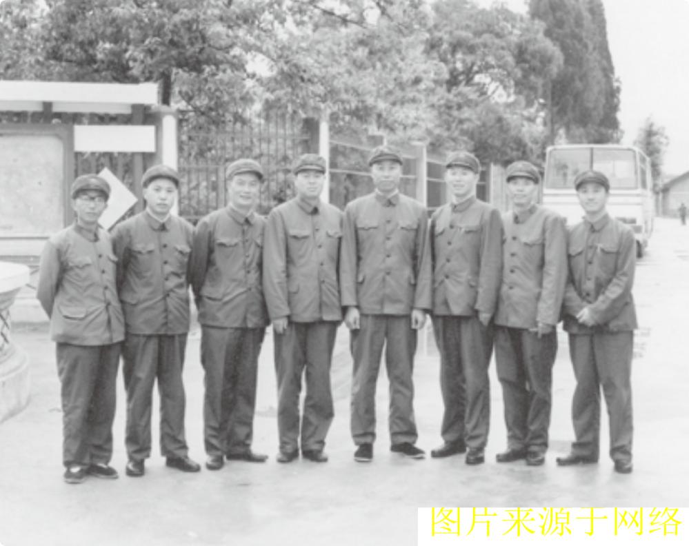 探索中国军事历史中的独特篇章，85式军装图片，中国军事历史独特篇章揭秘，85式军装图片展