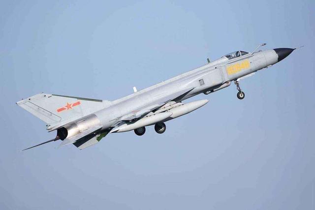 歼-8能否应对B-2隐身轰炸机，技术分析与战略思考，歼-8应对B-2隐身轰炸机，技术分析与战略挑战