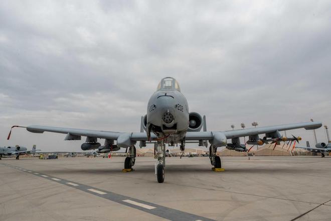 A-10疣猪攻击机的凶悍力量，A-10疣猪攻击机的震撼力量