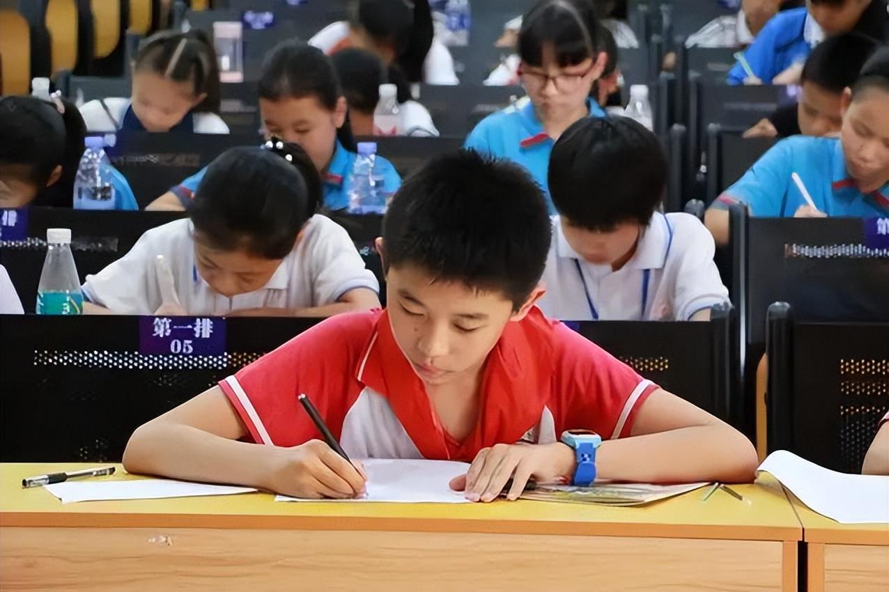 探寻未来之路，2024年是否将面临更大的挑战与艰难？，2024年挑战升级，探寻未来之路的艰难与不确定性