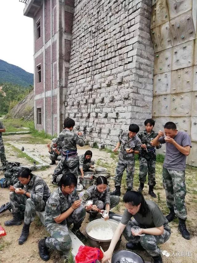 荣耀与坚韧，第十四集团军特战女兵的无畏之旅，第十四集团军特战女兵的无畏之旅，荣耀与坚韧的征程