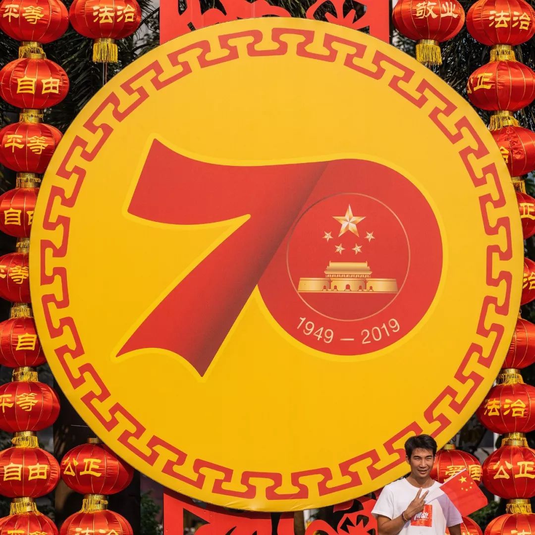 荣耀时刻，2009国庆阅兵升国旗的庄严与辉煌，荣耀时刻，国庆阅兵升国旗的庄严与辉煌盛典
