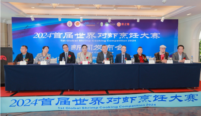 新闻发布会结束后的话题，媒体聚焦与社会反响，新闻发布会后的热议，媒体焦点与社会回声