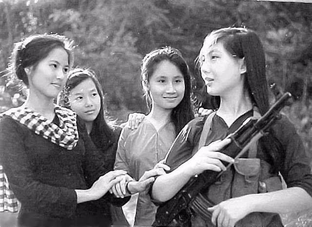 中国女兵在越南北湖，探寻未知的肺炎之路，中国女兵在越南北湖探寻新冠肺炎未知之路