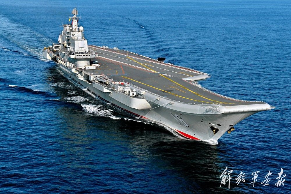 辽宁舰服役于中国海军的北部战区，辽宁舰在北部战区正式服役中国海军