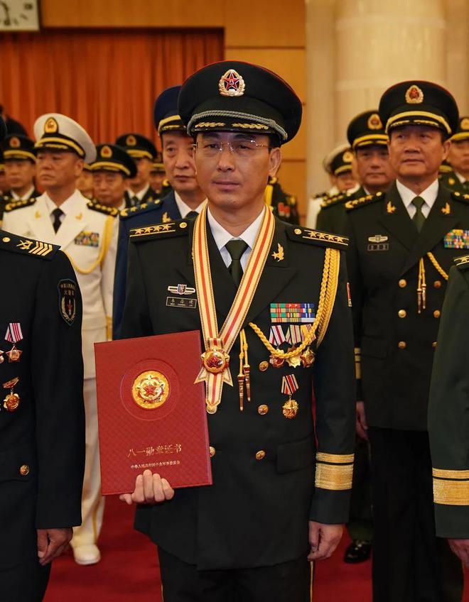 观看八一勋章授勋仪式完整视频，致敬英雄，铭记荣耀时刻，八一勋章授勋仪式，致敬英雄，荣耀时刻永载史册