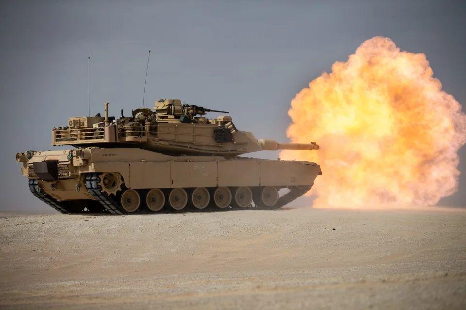 M1A1HC艾布拉姆斯，钢铁巨人的传奇故事，M1A1HC艾布拉姆斯，钢铁巨人的传奇之旅