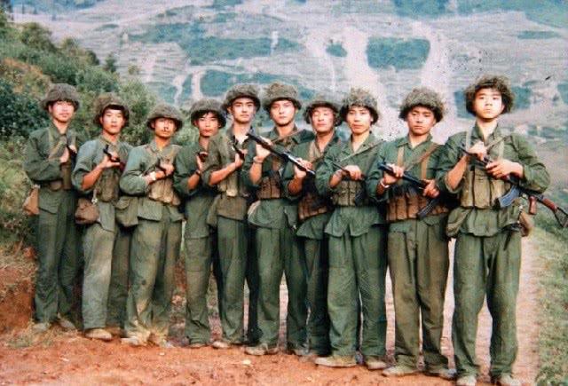 中国女兵旧照片，历史中的巾帼英雄，中国女兵旧照，历史中的巾帼英雄风采