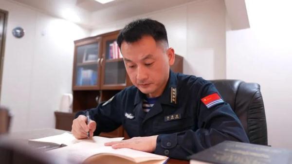 辽宁号舰长揭秘，现任舰长的卓越领导与辉煌历程，辽宁号舰长揭秘，现任舰长的领导才能与辉煌历程