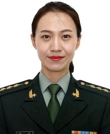 女兵程诚的生活照，坚韧与柔美的见证，女兵程诚的生活照，坚韧与柔美并存的见证