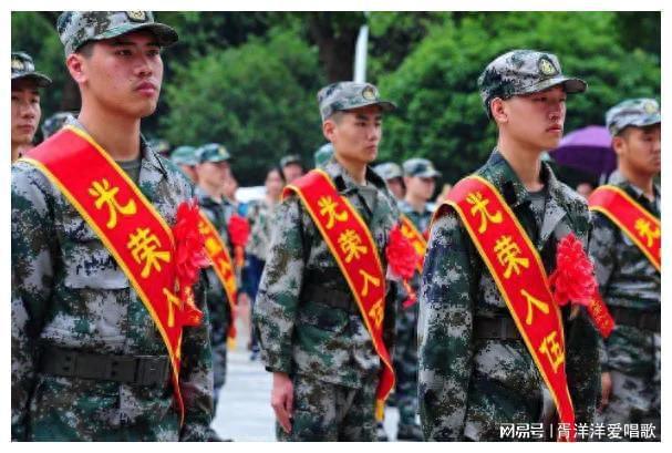 大专生入伍花费三万多元是否正常，深度解析与观点碰撞，大专生入伍花费三万多元现象解析，深度探讨与观点碰撞